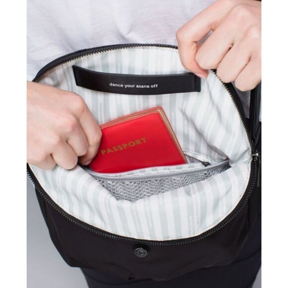 Lululemon Festival Bag First Release Black - Picture 2 of 8